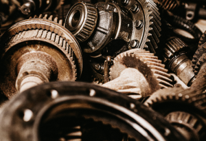 Used Dana transmissions gears and Clark transmissions parts for maintenance.
